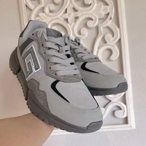 GUESS Shazz Logo Sneakers in medium great size 11 men BRAND NEW ✨